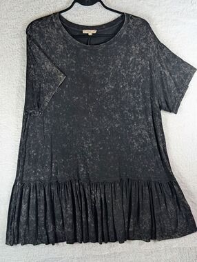 easel Washed Black Ruffle-Hem Tunic Top